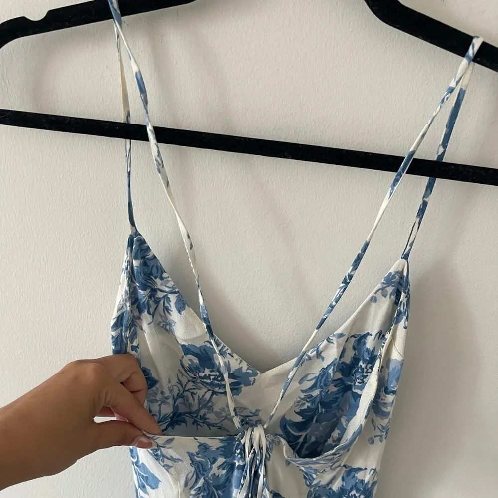 Reformation Floral Blue and White Dress - Picture 5 of 9